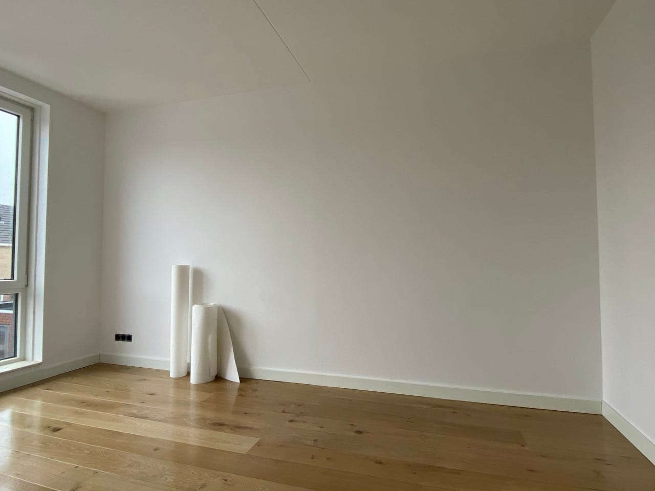 Charmain Behang- en Schilderwerk Glasvlies- en weefselbehang 2 groot weefselbehang